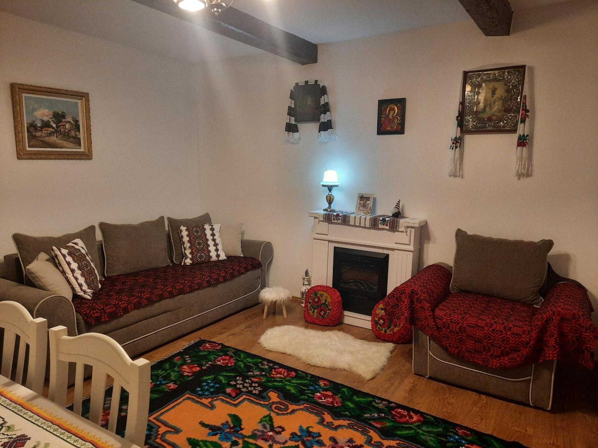 فيلا Casa Bunicilor Ciprian Porumbescu المظهر الخارجي الصورة